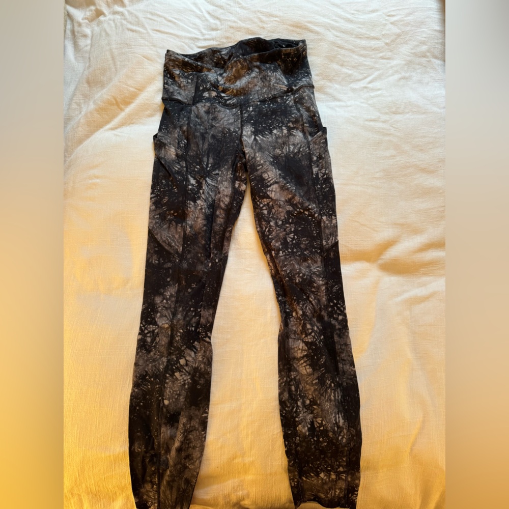 Lululemon leggings with pockets